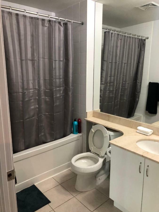 Executive 1 Bedroom Condo Sleeps 2 Toronto Exterior photo
